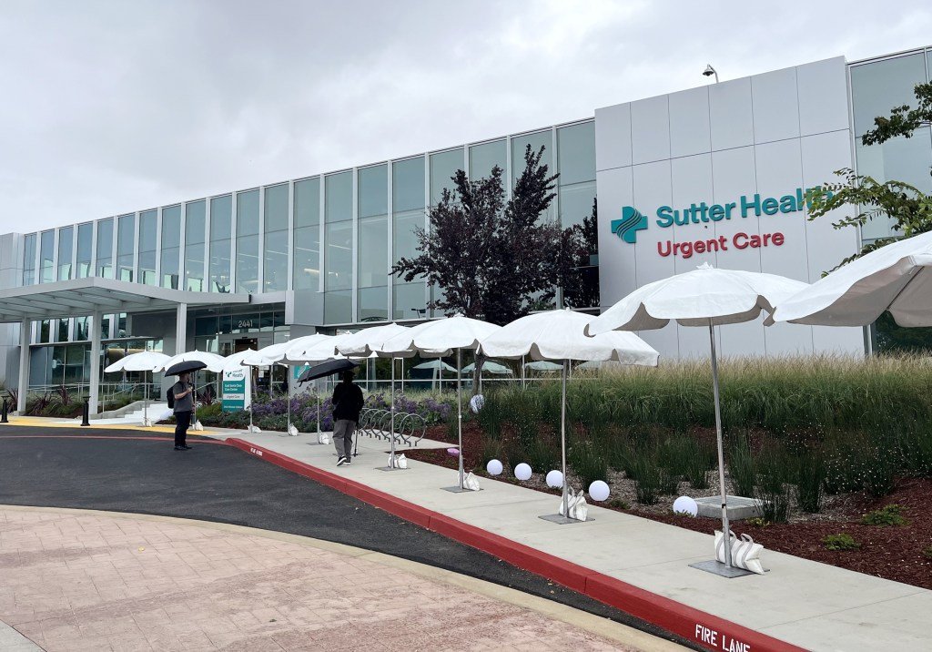 Los precios hospitalarios opacos están aplastando a las pequeñas empresas en California