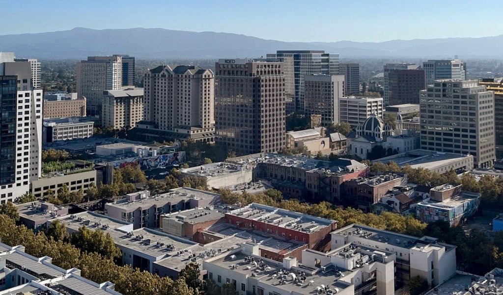 Precios de propiedades, activos y costo de vida.