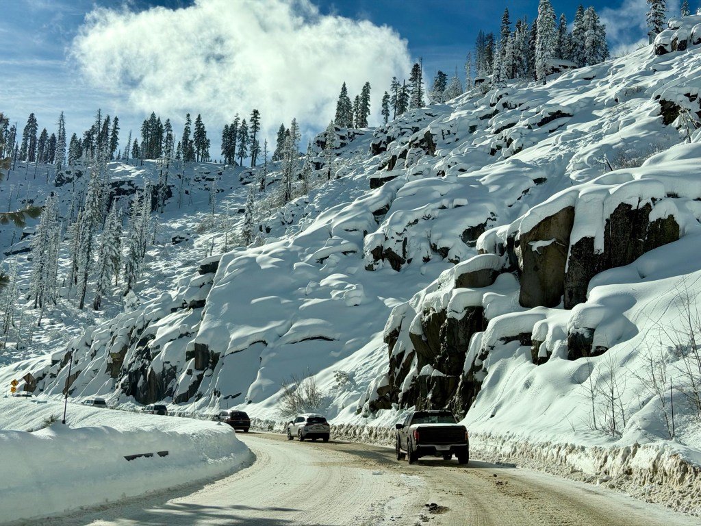 Tres hombres del Área de la Bahía resultaron heridos en un accidente en la nevada autopista Tahoe
