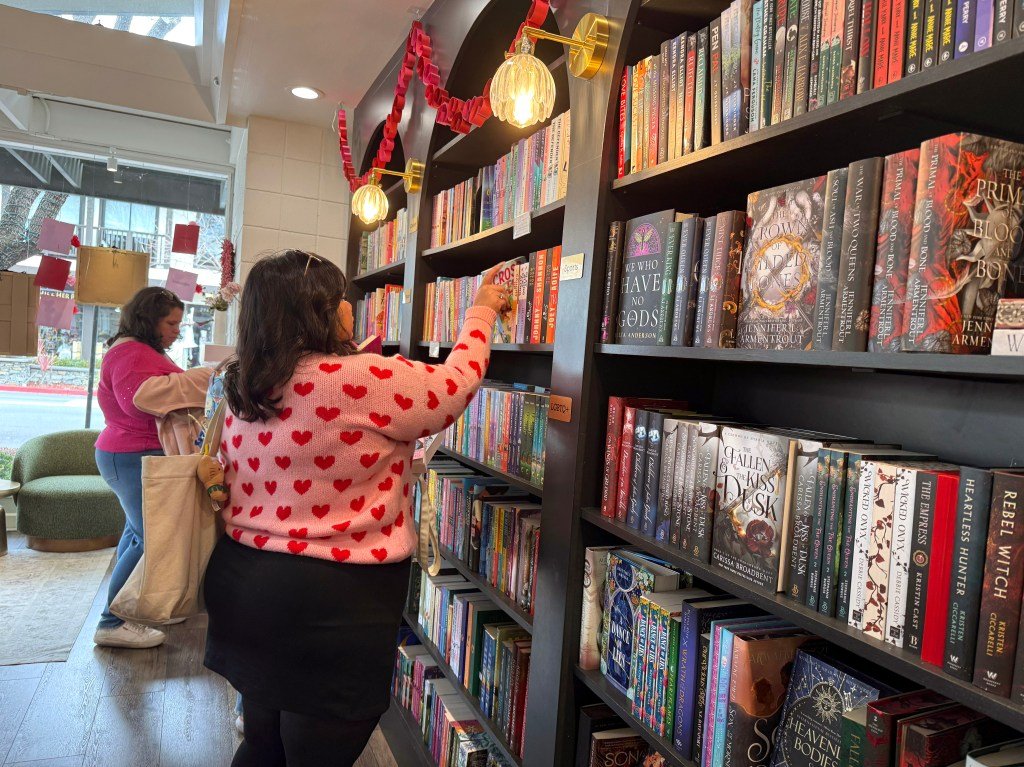 Librería de Los Altos atrae a los amantes del romance para San Valentín