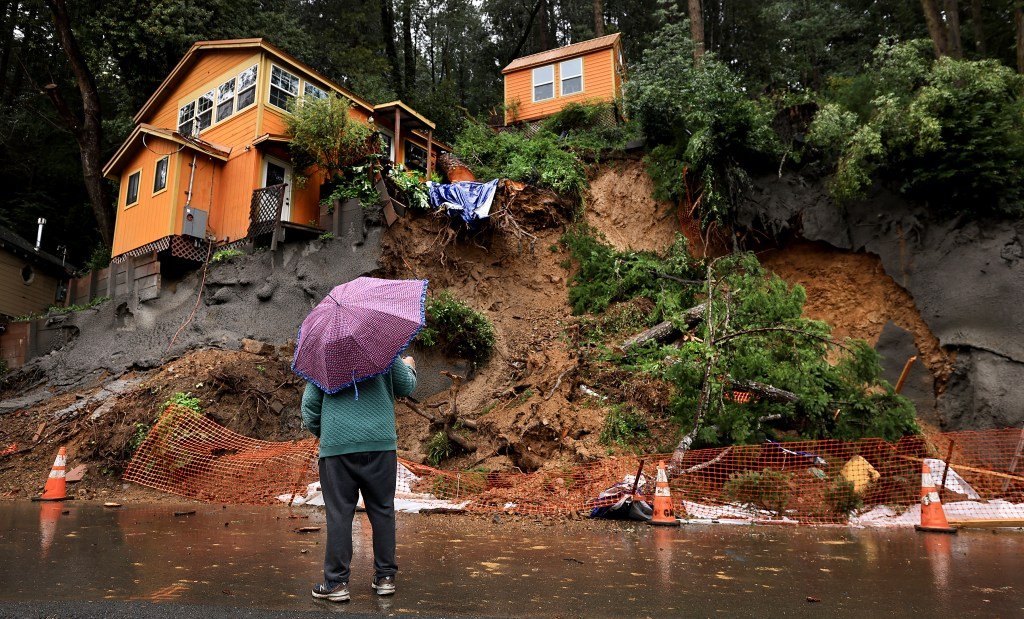 El barrio de Guerneville está bajo aviso de evacuación por riesgo de desprendimientos de tierra