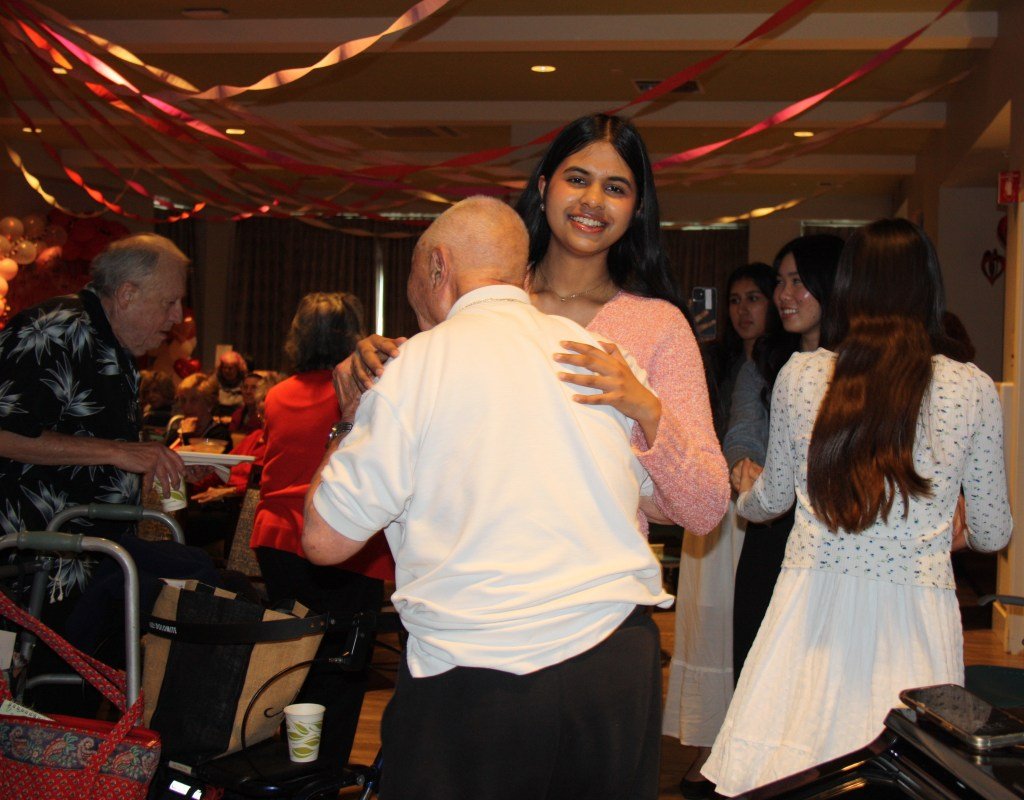 Estudiantes de secundaria regalan tarjetas de San Valentín a sus mayores – The Mercury News