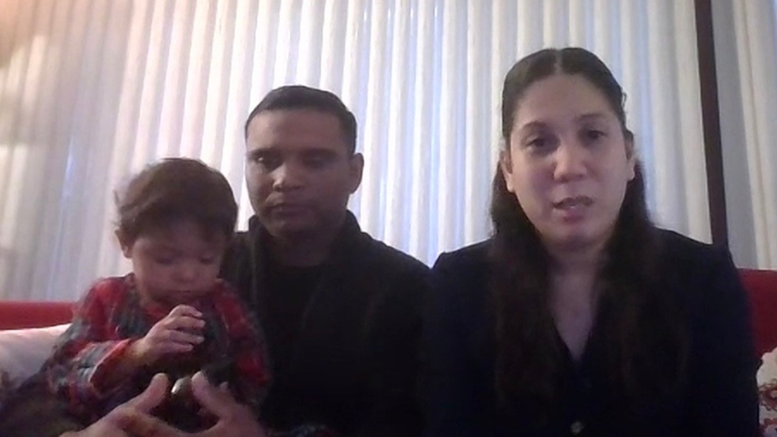 Los defensores dicen que los niños permanecen bajo custodia de inmigración más tiempo del permitido