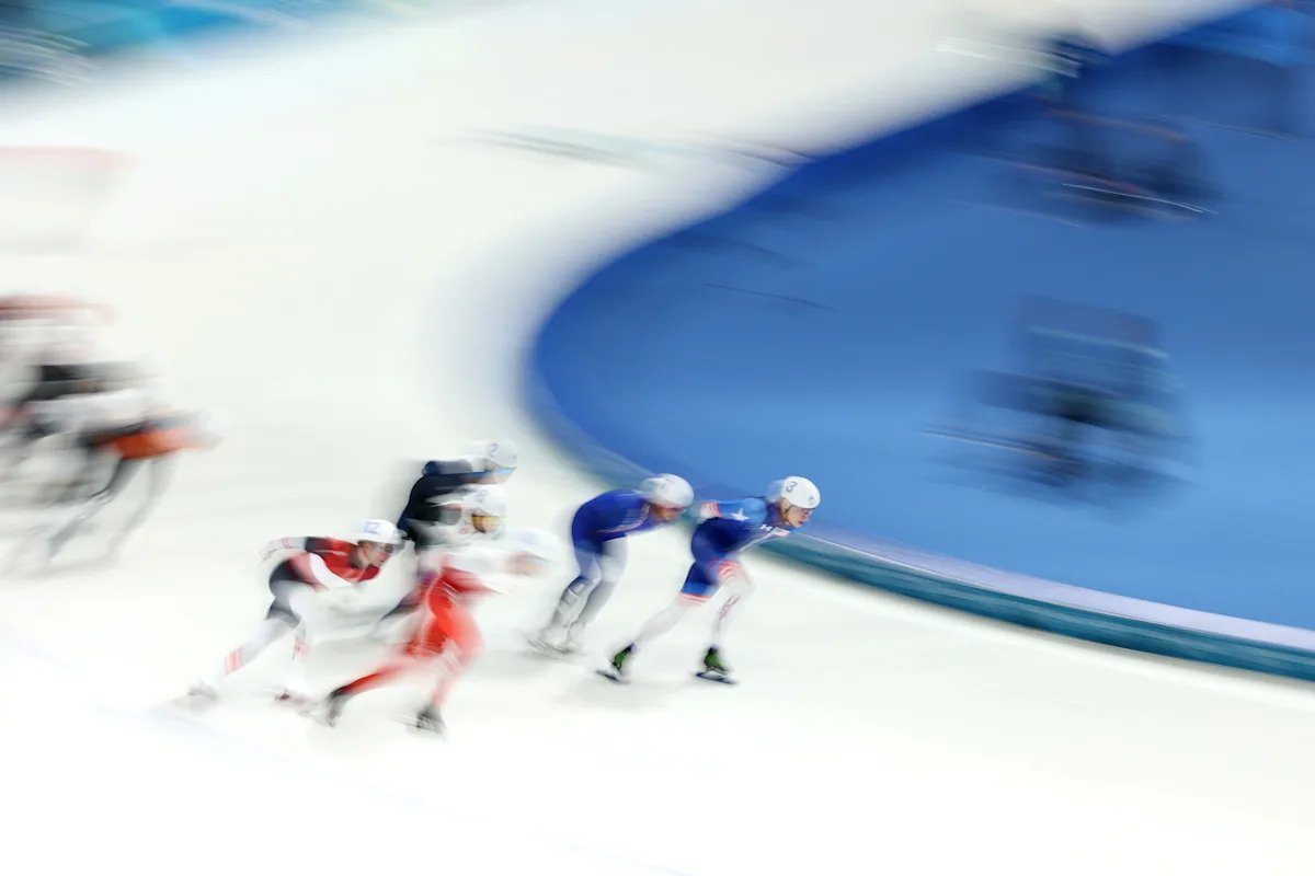 Juegos Olímpicos de Invierno 2026: Jordan Stolz se pierde por poco el podio en la caótica salida masiva