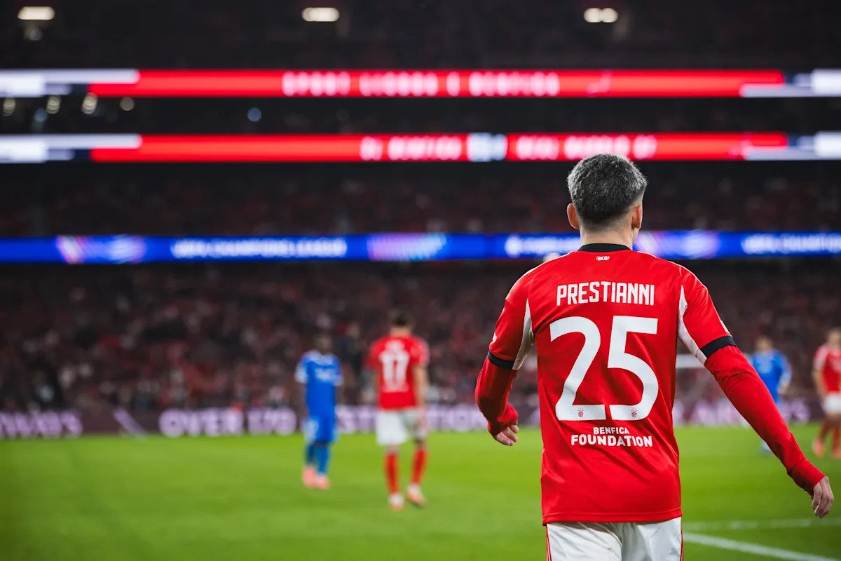 Gianluca Prestianni ha sido suspendido provisionalmente tras supuestamente insultar a Vinícius Júnior del Real Madrid