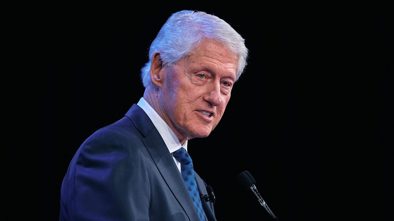 Bill Clinton enfrenta preguntas del Comité de Supervisión de la Cámara de Representantes como parte de su investigación sobre Epstein