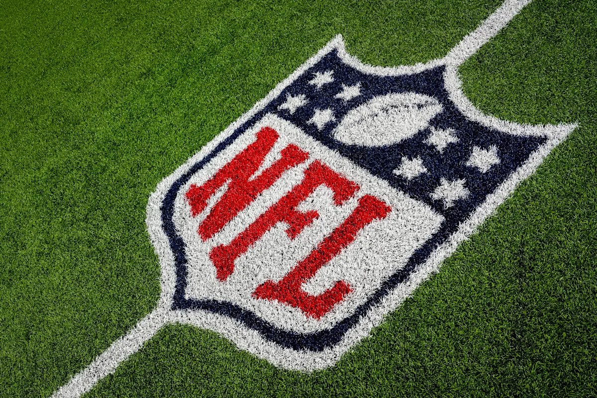 El tope salarial de la NFL se disparará la próxima temporada, alcanzando un récord de 301,2 millones de dólares por club.