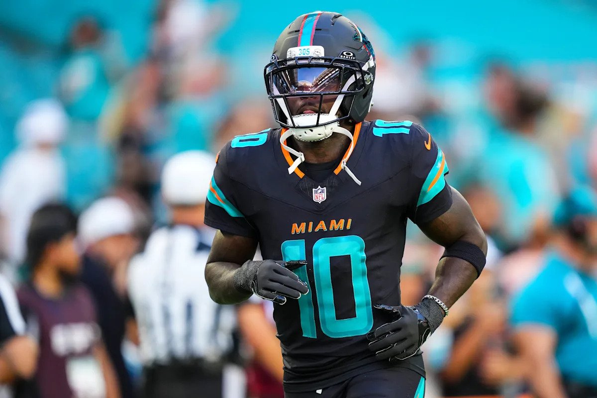 Los Miami Dolphins están liberando al WR Tyreek Hill, convirtiéndolo en agente libre por primera vez.