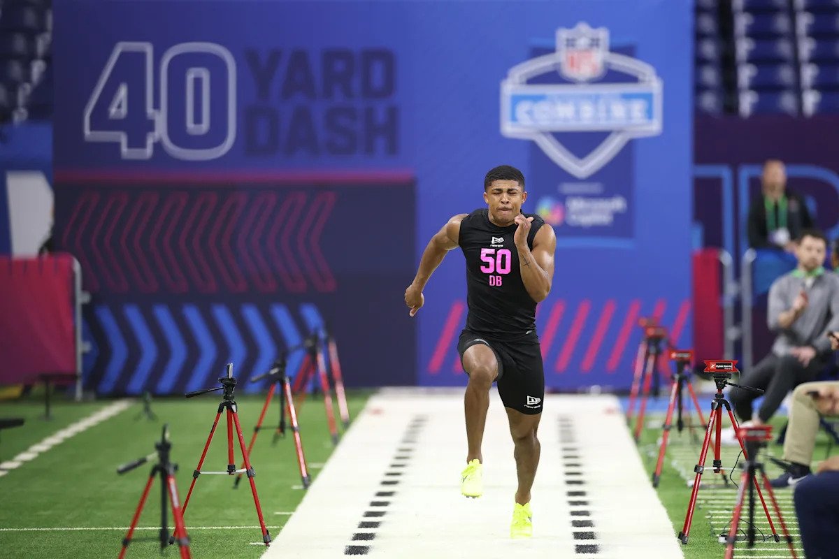 Lorenzo Styles Jr. de Ohio State corre una carrera de 40 yardas de 4.27, convirtiéndose en el primer jugador por debajo de 4.3 en el NFL Combine de 2026.