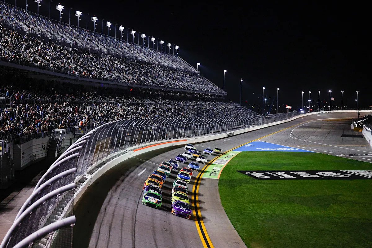 Parrilla de salida de las 500 Millas de Daytona: Kyle Busch en la pole mientras Chris Buescher, William Byron y Ross Chastain parten desde atrás