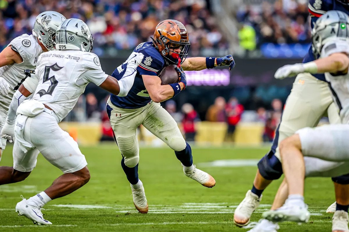 El entrenador del ejército, Jeff Monken, está abierto a un cambio entre el ejército y la marina a principios de temporada.