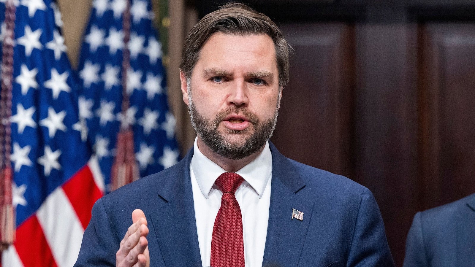 Vance quiere reunirse con los omaníes sobre Irán y dice que “no hay posibilidad” de años de guerra si Estados Unidos ataca