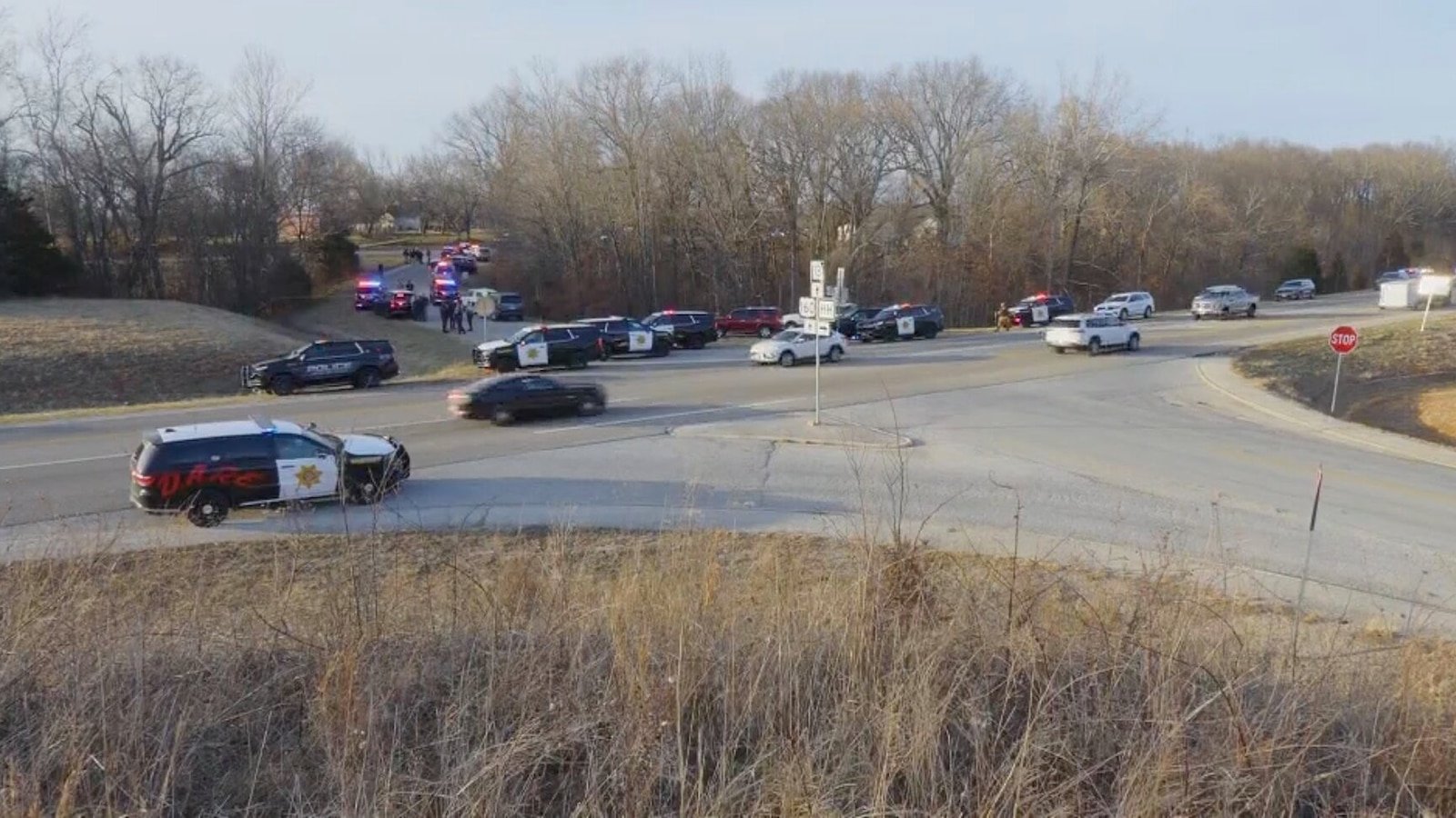 Dos policías de Missouri murieron a tiros y dos resultaron heridos cuando el sospechoso abrió fuego, según el sheriff