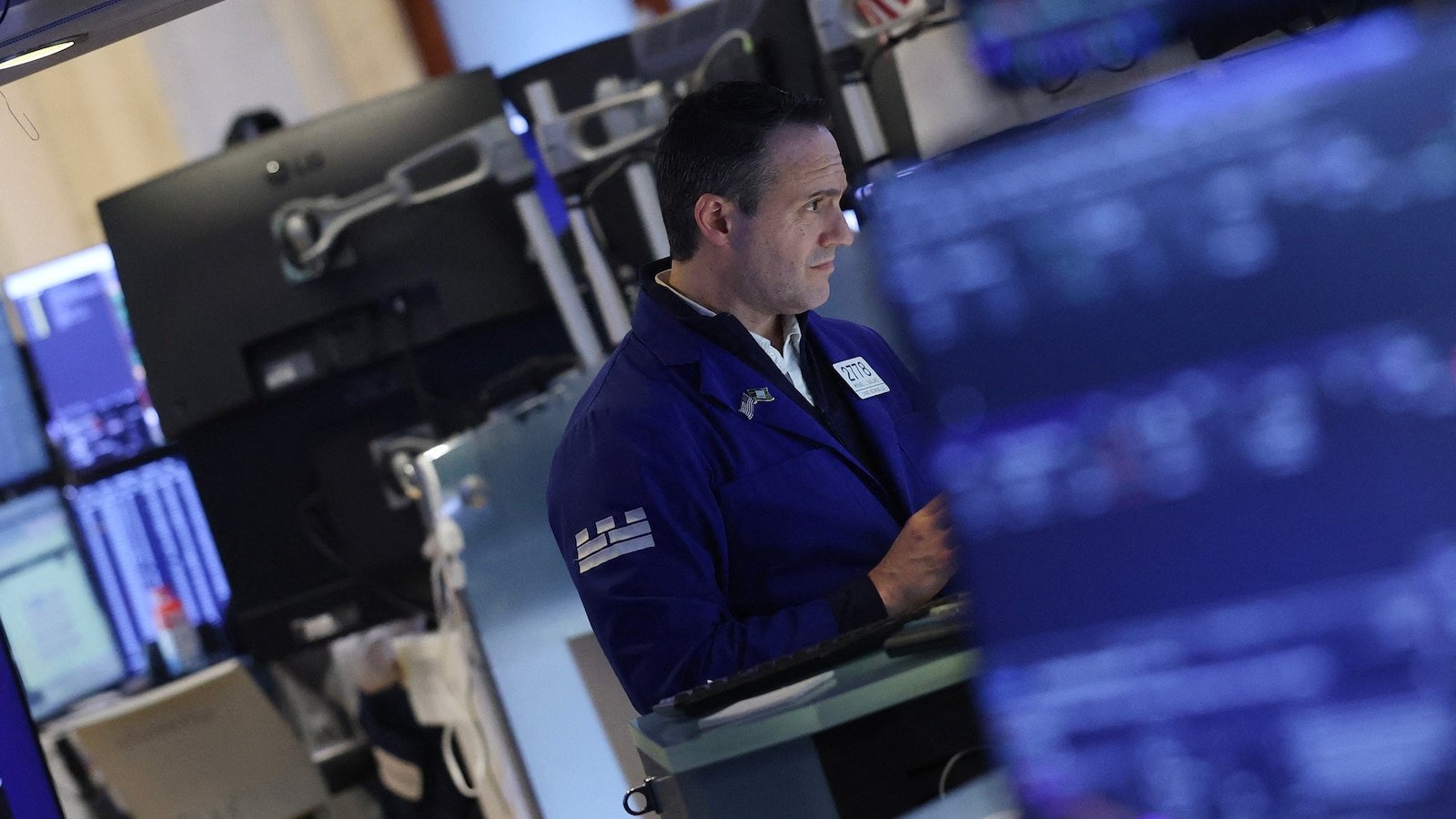 Los precios de las acciones caen después de que Trump aumentara los aranceles