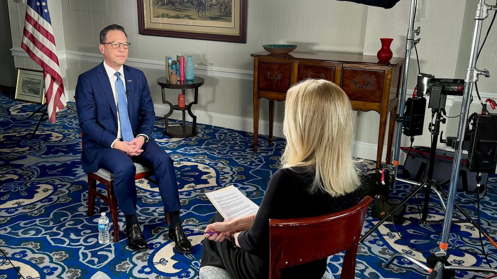 El gobernador Shapiro critica las políticas arancelarias de Trump tras la reprimenda de la Corte Suprema