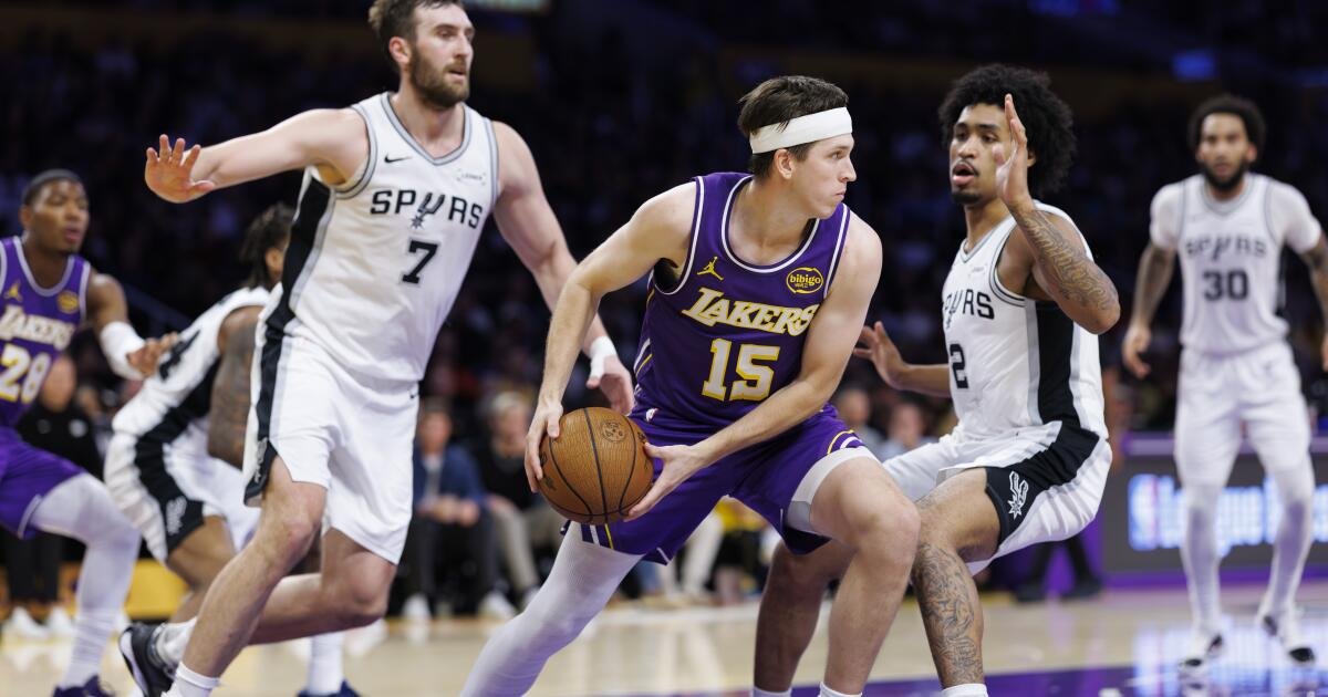 El escolta de los Lakers, Austin Reaves, jugará esta noche contra los Nets