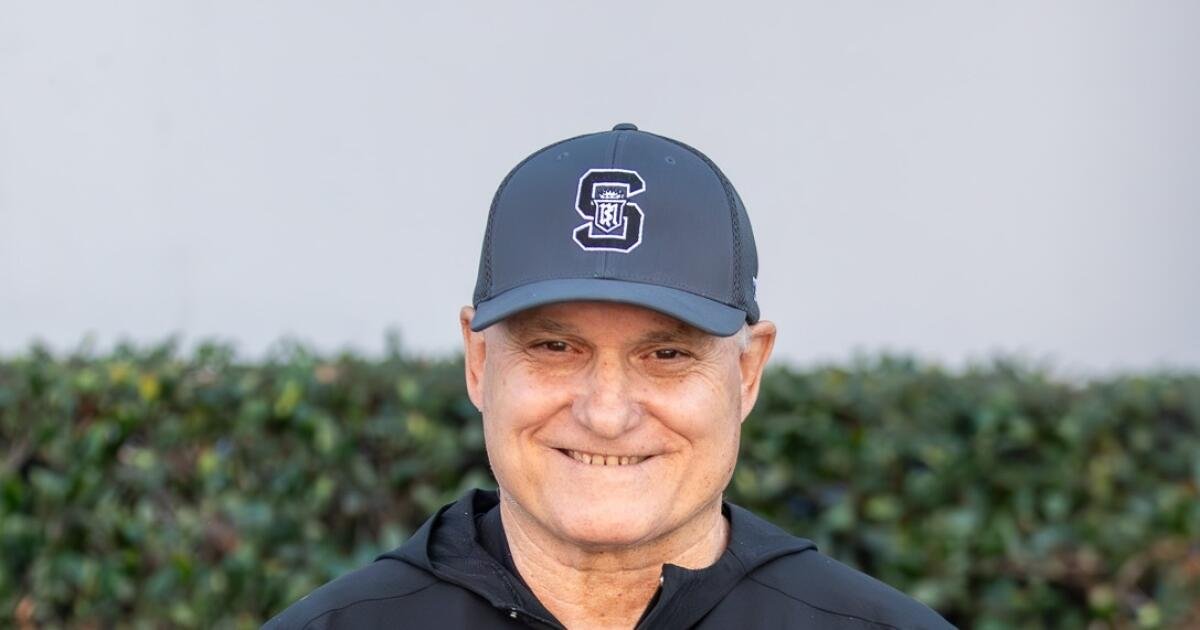 Rick Garretson, alumno de Servite, es seleccionado como nuevo entrenador de fútbol de la escuela