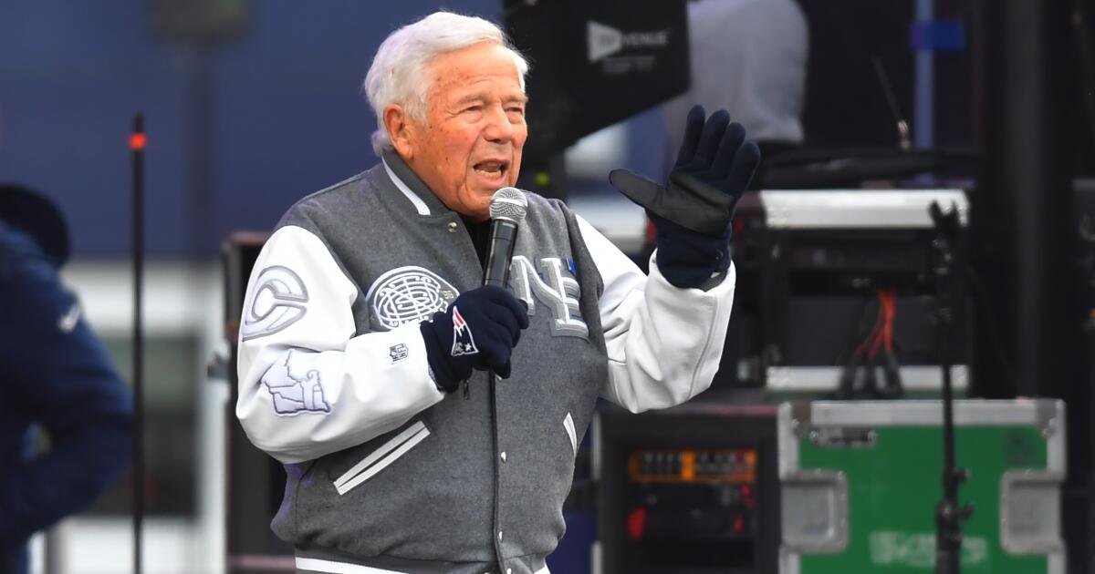 Según los informes, Robert Kraft no será incluido en el Salón de la Fama este año.