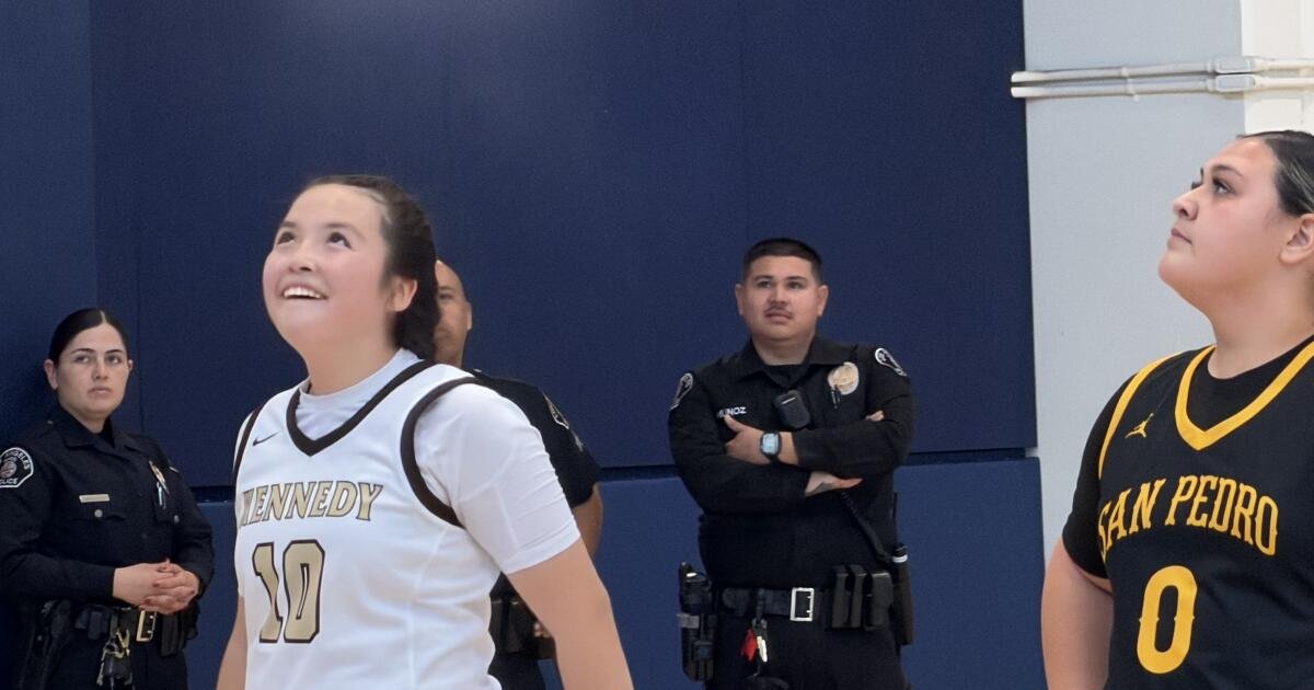 Abbigail Gomez promueve el baloncesto femenino de Granada Hills Kennedy