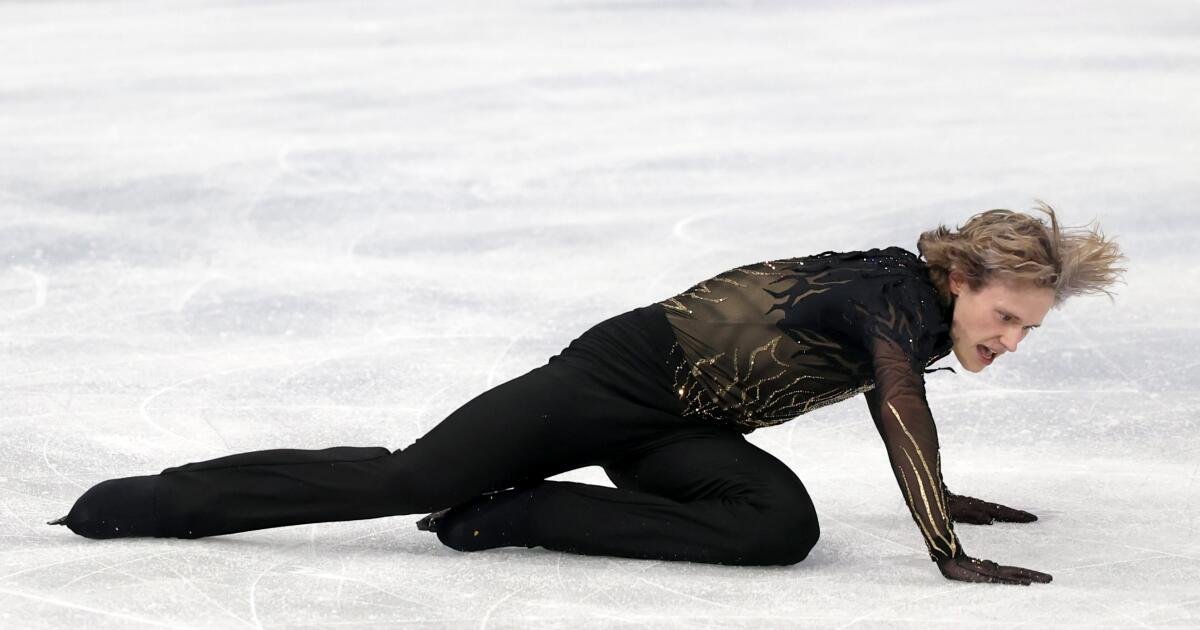 Ilia Malinin tropieza sorprendentemente y ocupa el octavo lugar en los Juegos Olímpicos