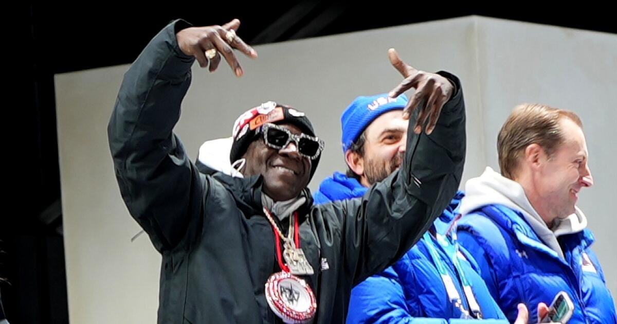 Flavor Flav celebra el deporte femenino en Las Vegas. He aquí por qué