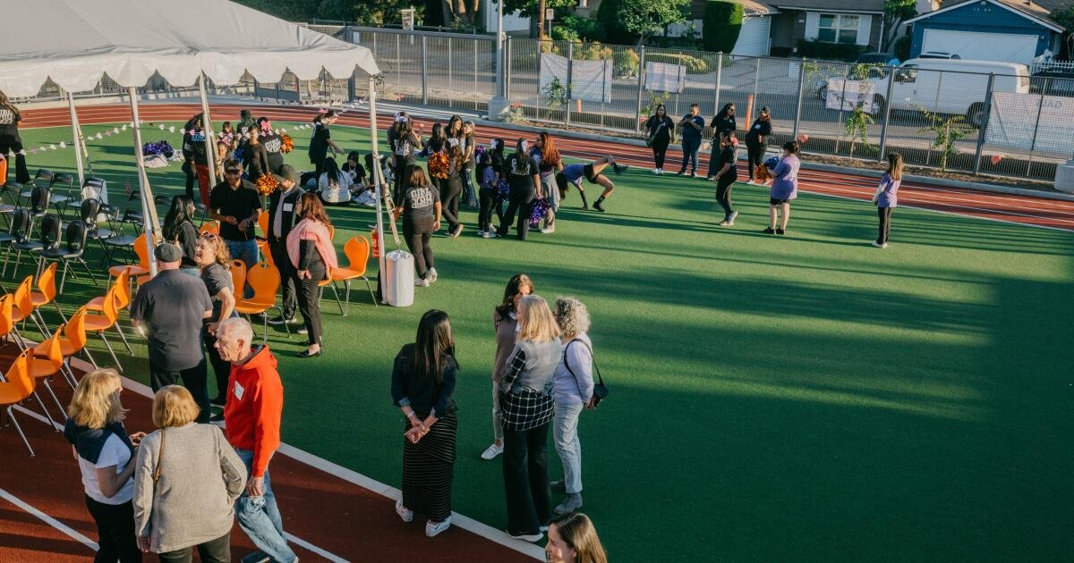 Conversatorio preparatorio: GALS LA amplía programa de fútbol gratuito