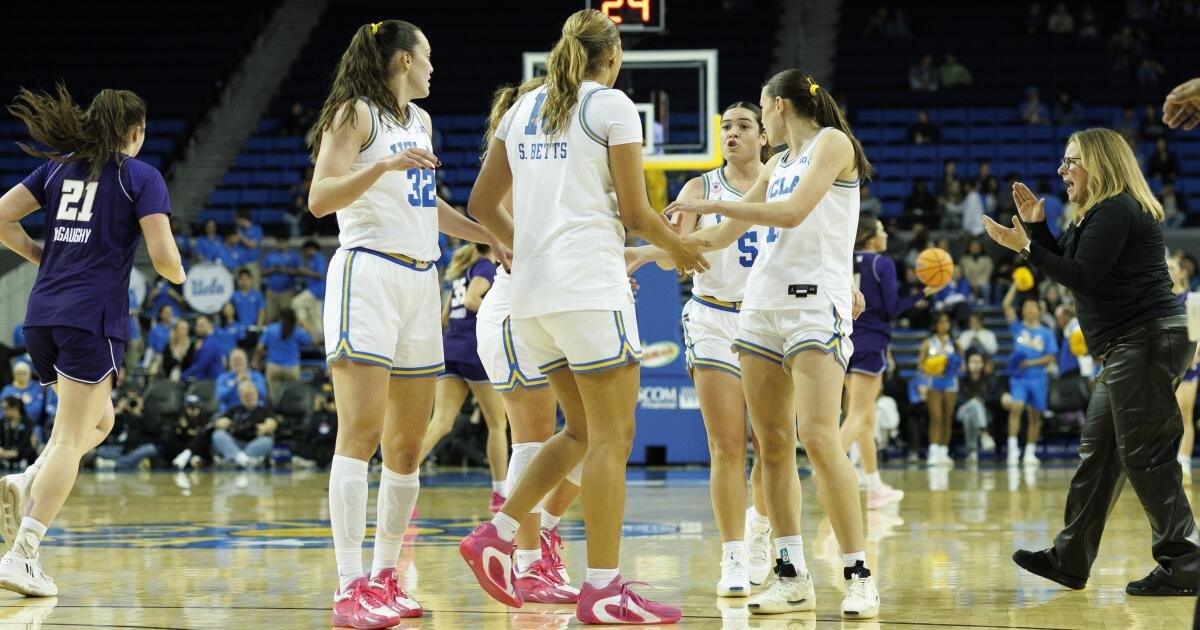 Cartas a los deportes: Cori Close y UCLA Women ofrecen excelencia en el baloncesto