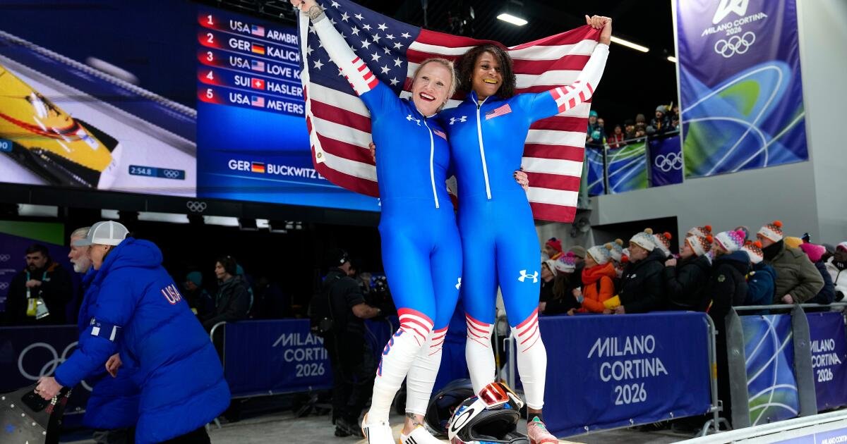 Estadounidenses ganan medalla de bronce en bobsleigh dos hombres femenino