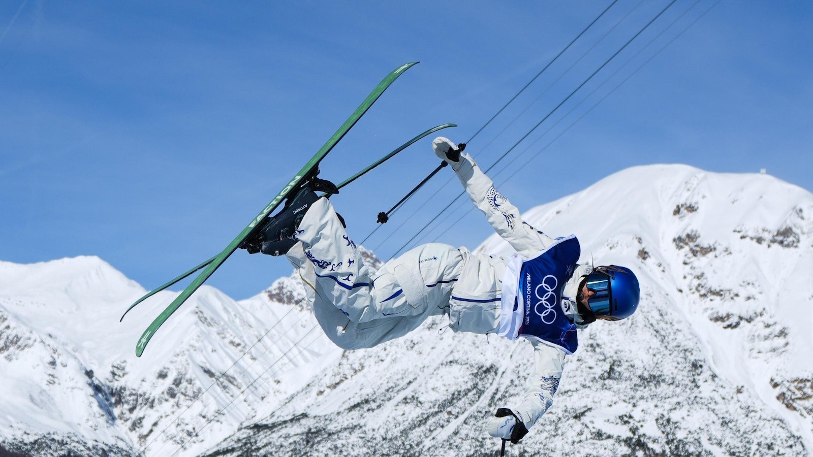 Eileen Gu defiende su título olímpico de halfpipe de esquí, lo que la convierte en la sexta medalla de su carrera en los Juegos de Invierno