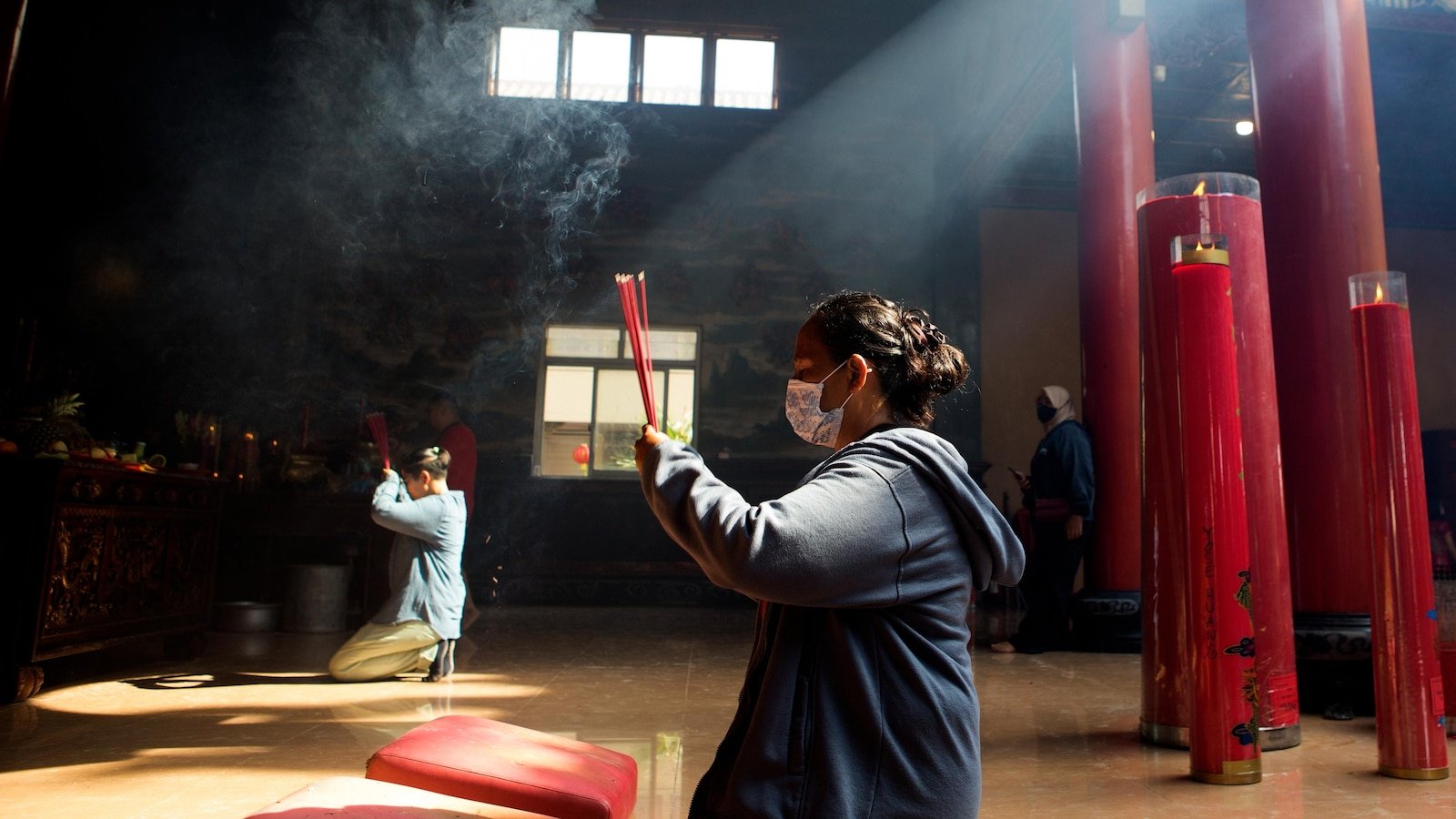 Las oraciones, los robots y los festivales del Año Nuevo Lunar marcan el comienzo del Año del Caballo