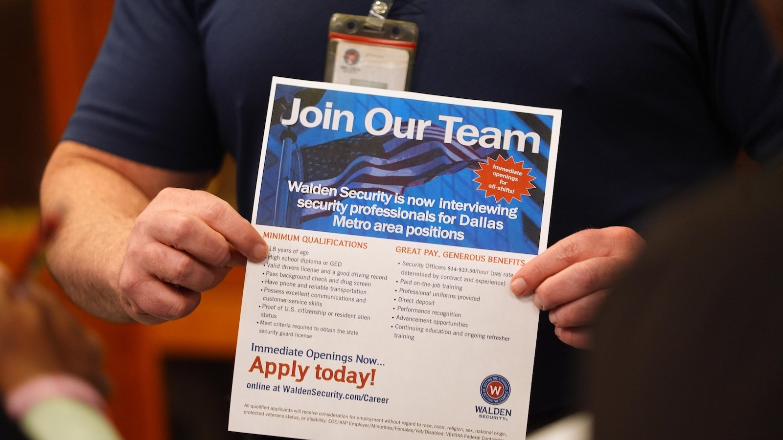 Las solicitudes de desempleo en EE.UU. cayeron a 206.000 la semana pasada mientras los despidos siguen siendo bajos