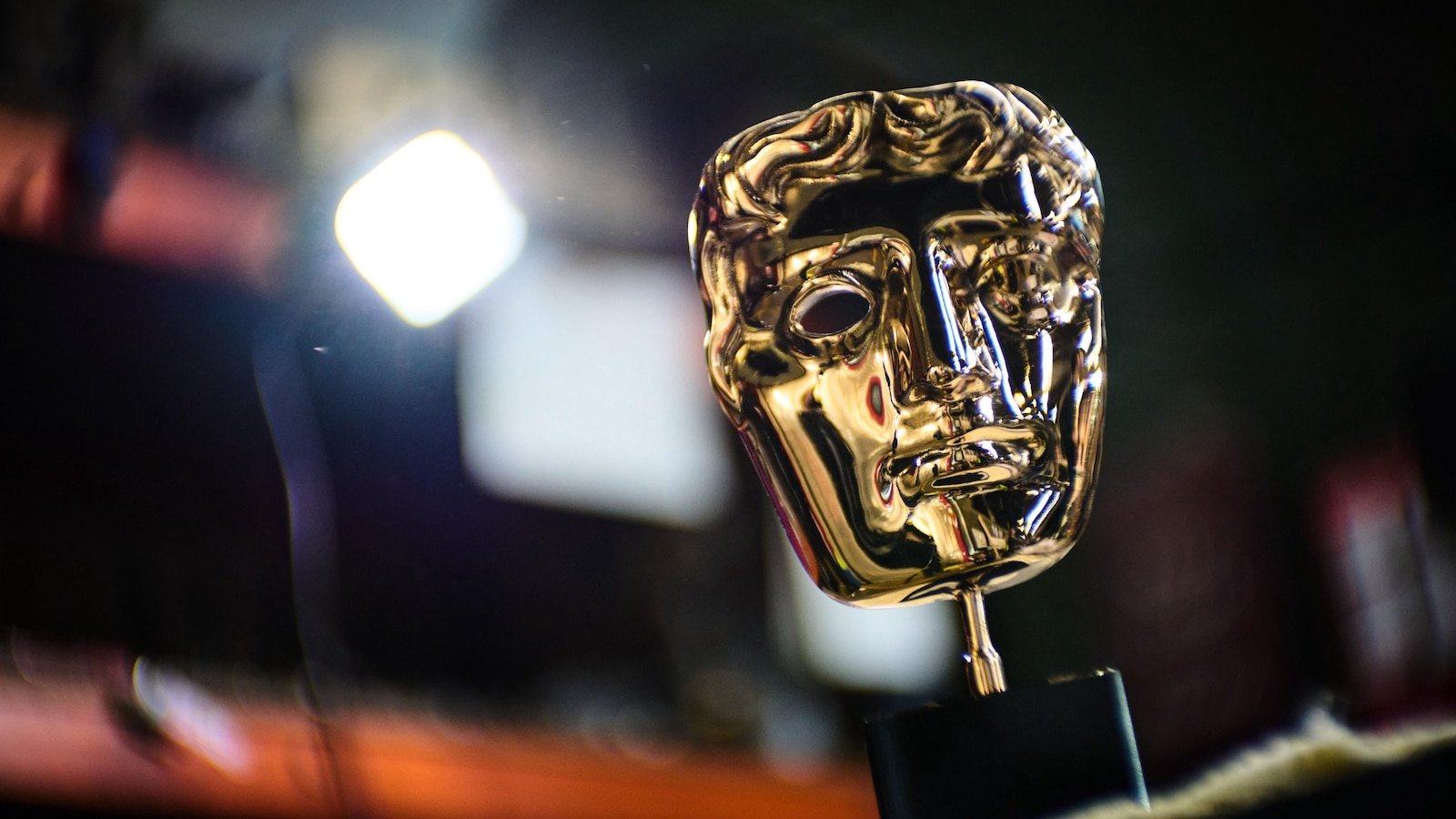 La BBC se disculpa con Tourette tras el insulto racista de un invitado durante los premios BAFTA