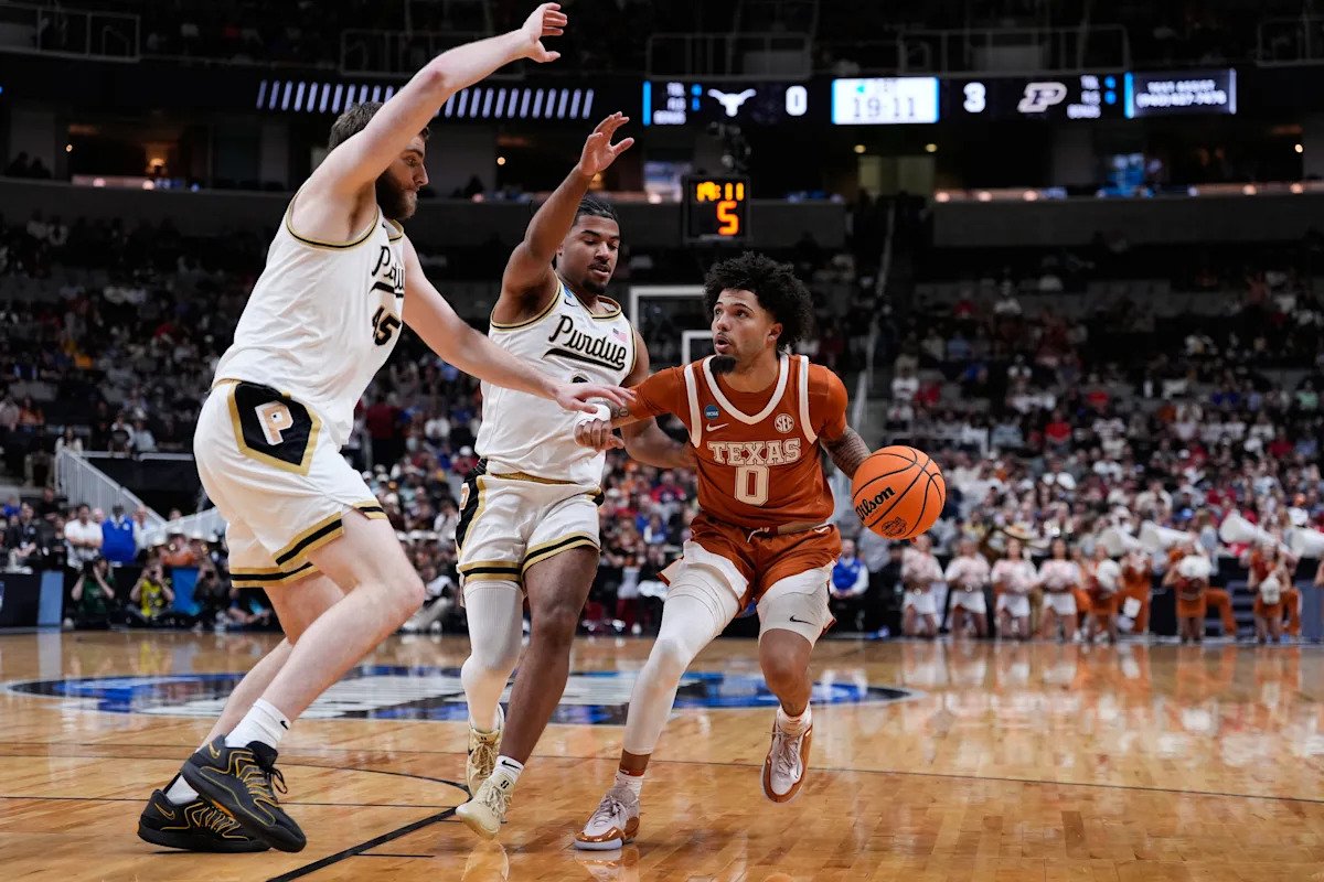 El base de Texas Jordan Pope revela que sufrió una fractura en el pie en la derrota de Sweet 16 ante Purdue