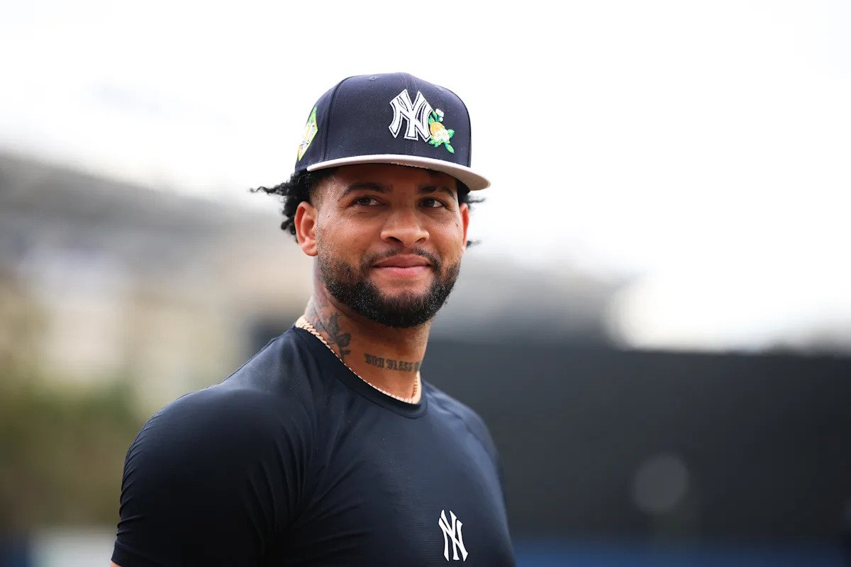 Luis Gil de los Yankees no estará en la rotación titular el Día Inaugural y podría comenzar la temporada en las menores