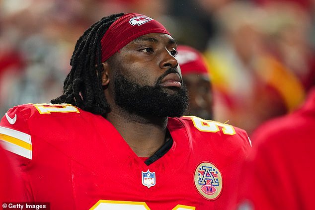 Los Kansas City Chiefs están perdiendo al tres veces campeón del Super Bowl ante su rival de la NFL… apenas unos meses después de traerlo de regreso.