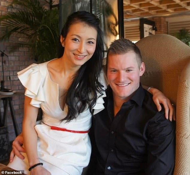 La viuda de un jardinero paisajista, de 35 años, que se electrocutó después de cortar un cable de una subestación cubierto de hiedra mientras cortaba un seto, ha demandado a su empleador, una compañía eléctrica.