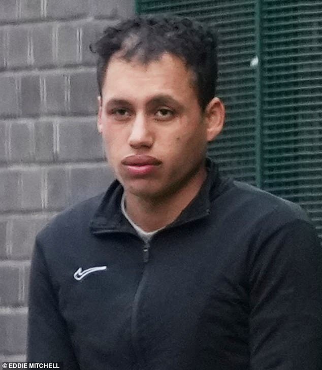 Tres solicitantes de asilo son juzgados acusados de violar a una mujer en la playa de Brighton