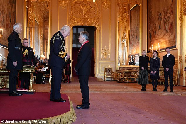 Casi 10.000 autores publican libros en blanco para protestar por el robo de sus obras por parte de AI