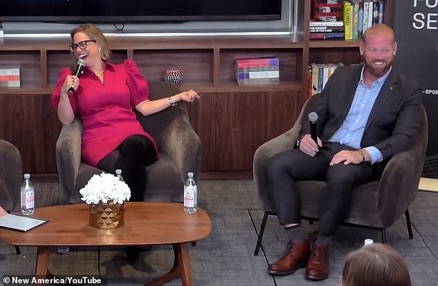 Krysten Sinema admite haber tenido una tórrida aventura con su guardaespaldas casado mientras le ruega a su angustiada ex esposa que no la demande