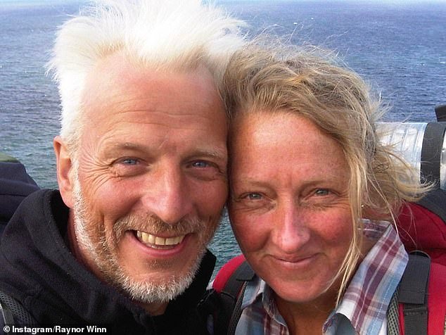 Raynor Winn, autora de Salt Path, admite que la controvertida novela NO fue su debut, a pesar de haber afirmado anteriormente que era la primera vez que escribía la pluma sobre el papel.