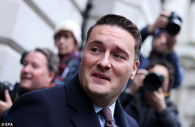 Un estudio muestra que a algunos pacientes se les negó por error la última vacuna contra la grasa en el NHS debido a una lotería de códigos postales