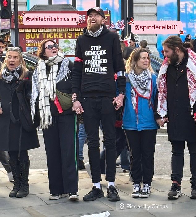 El activista pro palestino que acosó a Matt Lucas en la estación de metro “es el fantasioso Walter Mitty, que se puso el nombre de Jason Bourne y se convirtió al Islam en la parte trasera de un taxi”.