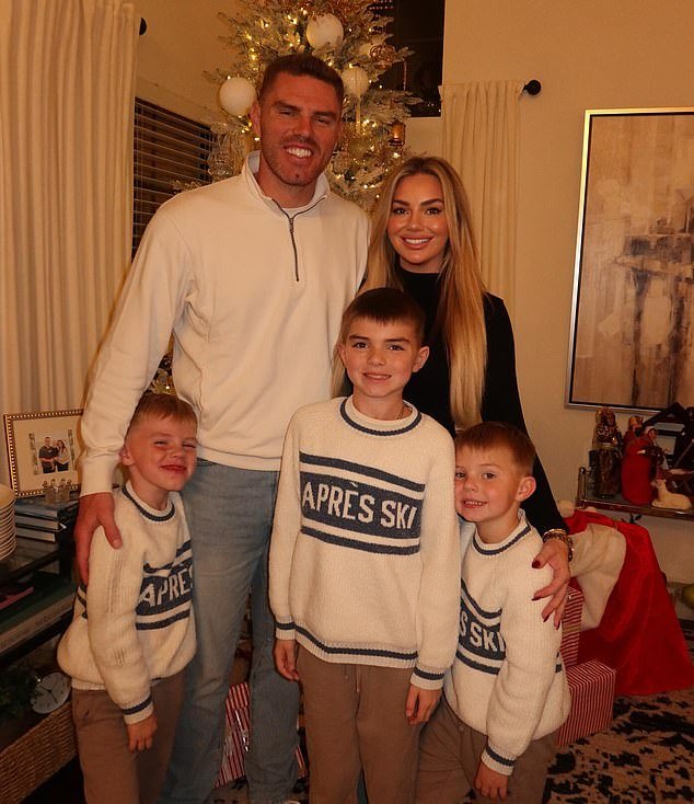 La estrella de los Dodgers, Freddie Freeman, y su esposa Chelsea dan una gran actualización sobre el bebé después de recurrir a una madre sustituta debido a problemas de fertilidad.