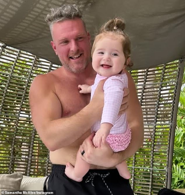 El presentador de televisión más polarizador, PAT MCAFEE, sin censura. La verdad sobre la disputa de ESPN… la misteriosa esposa de Aaron Rodgers… y por qué dice: “Yo era un pedazo de mierda”