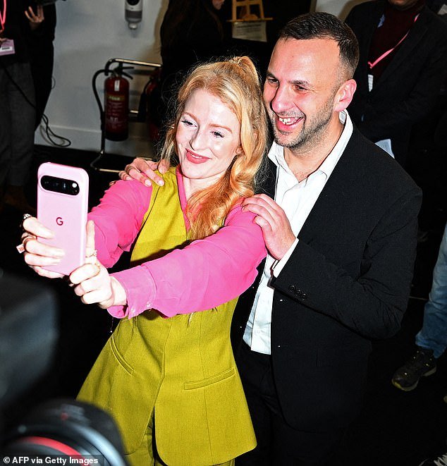 La policía está investigando el “voto familiar” en las elecciones parciales de Gorton y Denton y no encuentra “ninguna evidencia” de violaciones de la ley después de que Reform UK presentara una denuncia por “fraude”.