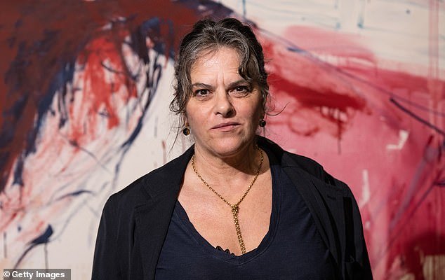Por qué es hora de cobrar a los turistas extranjeros por utilizar nuestros magníficos museos, y no a los británicos ricos, como afirma Tracey Emin: LIBBY PURVES