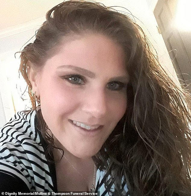 El inmigrante ilegal con gorro rojo de invierno que apuñaló brutalmente a una mujer mientras bajaba del autobús en Virginia ha sido arrestado TREINTA veces… pero ha sido liberado de prisión cada vez por fiscales despiertos.