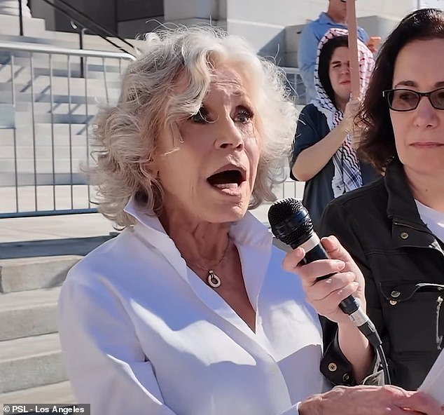 “Hanoi” Jane Fonda ha sido duramente criticada por criticar a Donald Trump como un ataque “triste y confuso” contra Irán