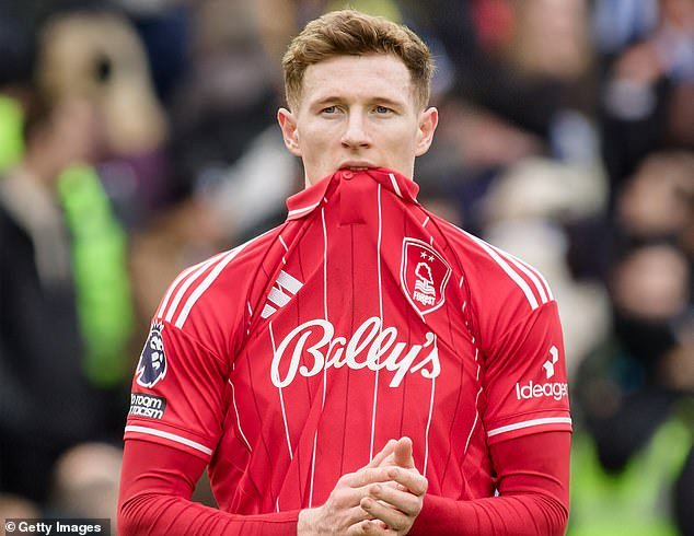 Nottingham Forest perdió contra Brighton, y eso pone a Vitor Pereira en una posición difícil dadas las ambiciones de Evangelos Marinakis, escribe JAMES SHARPE