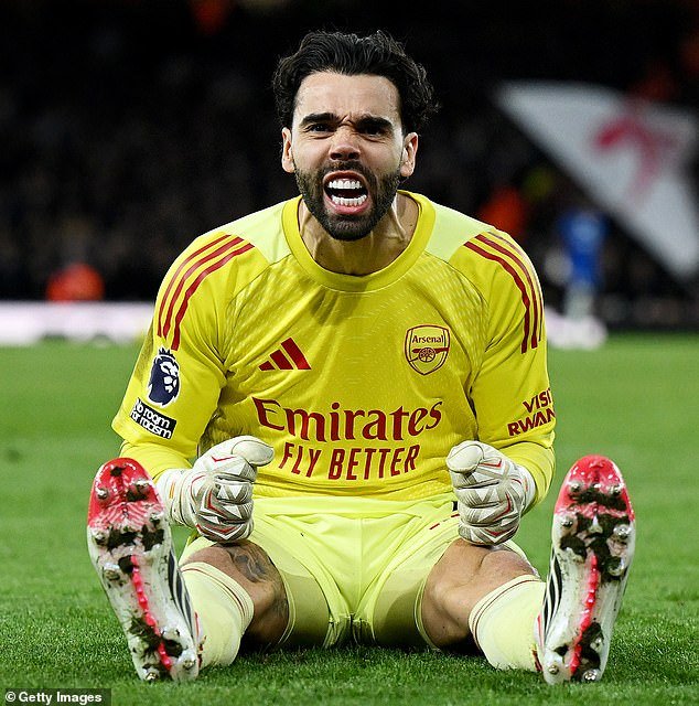 ¡Mi corazón casi se detuvo! Mikel Arteta agradece a David Raya por la parada en el tiempo de descuento contra el Chelsea que salvó al Arsenal… y los mantuvo cinco puntos por delante del Man City en la carrera por el título de la Premier League.